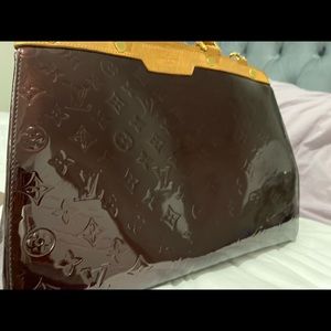 LOUIS VUITTON
Amarante Monogram Vernis Brea GM Bag